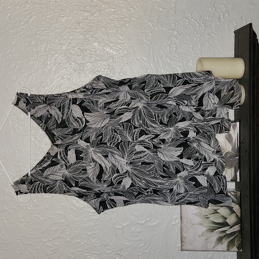 Double layer v neck tank top shirt sz 24 Lane Bryant tropical leaf print